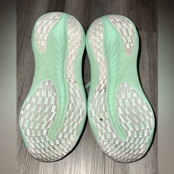 Asics Gel-Nimbus 26 Women's Size 9 Running Shoes Mint Green - Picture 6 of 7